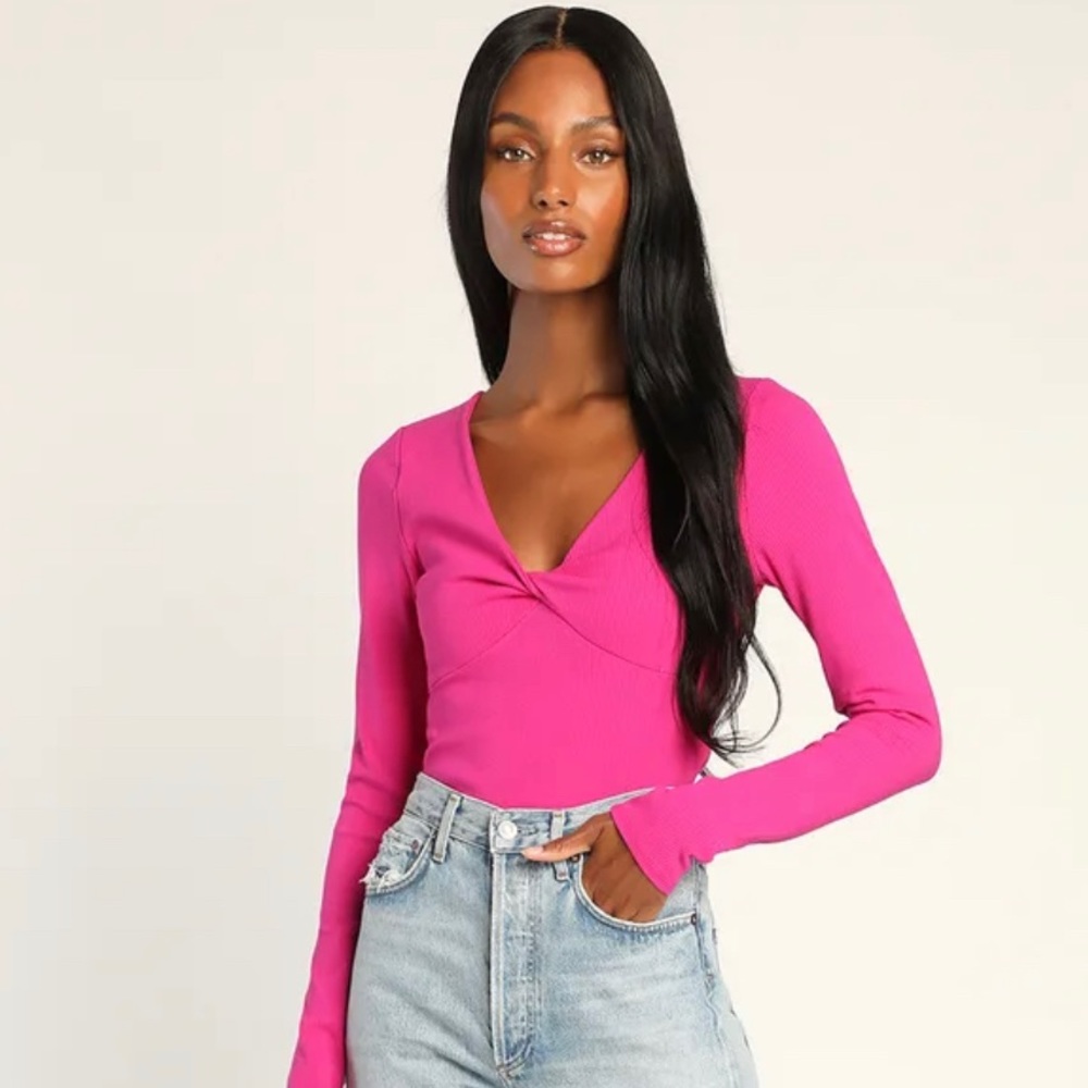 Lulu’s Pink Ribbed Twist Front Tee size Medium